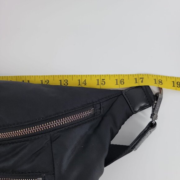 ✨ MZ Wallace Black Nylon Crossbody Sling Bag – Lightweight NYC Essential ✨ - Picture 9 of 10